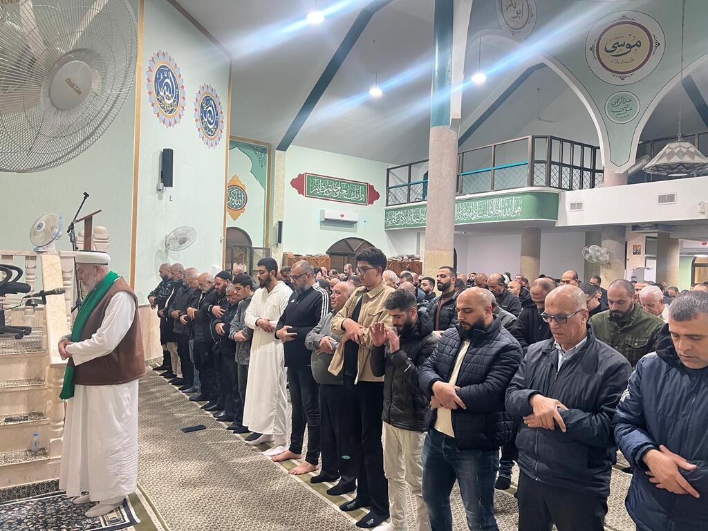 عرعرة وعارة تعمران مساجدهما بالمئات في الليلة السابعة من رمضان