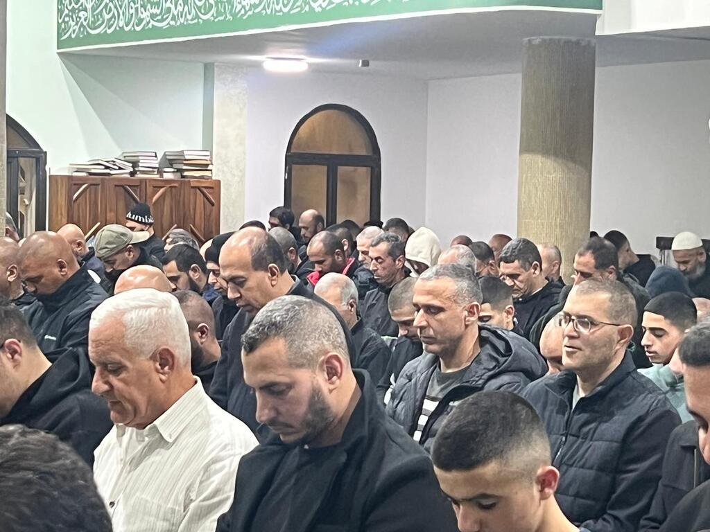 عرعرة وعارة تعمران مساجدهما بالمئات في الليلة السابعة من رمضان