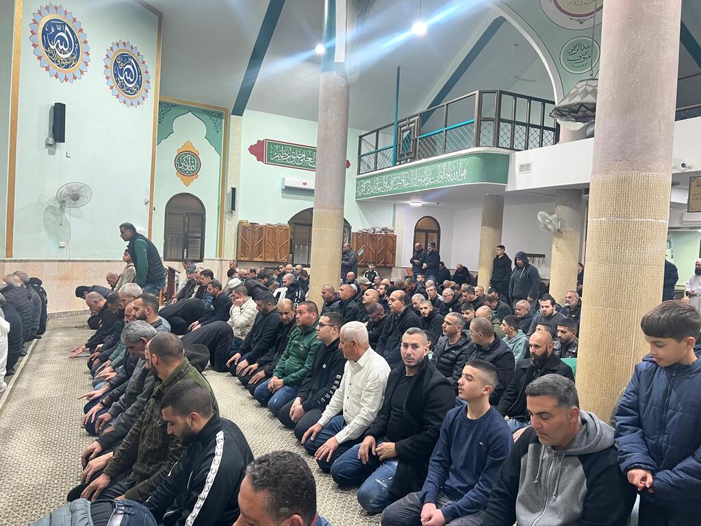 عرعرة وعارة تعمران مساجدهما بالمئات في الليلة السابعة من رمضان