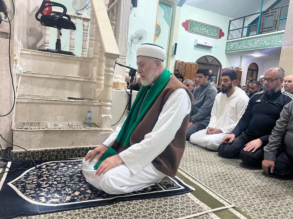 عرعرة وعارة تعمران مساجدهما بالمئات في الليلة السابعة من رمضان