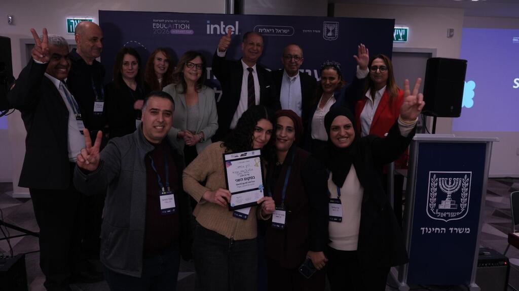 منح جائزة الابتكار في مجالات STEM للفرق التعليمية ، والإعلان عن الفائزين في بطولة Start Cup AI