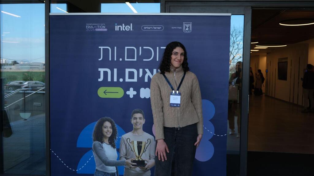 منح جائزة الابتكار في مجالات STEM للفرق التعليمية ، والإعلان عن الفائزين في بطولة Start Cup AI