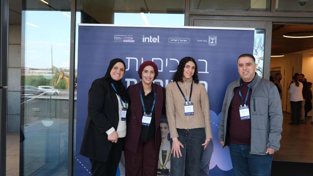 منح جائزة الابتكار في مجالات STEM للفرق التعليمية ، والإعلان عن الفائزين في بطولة Start Cup AI