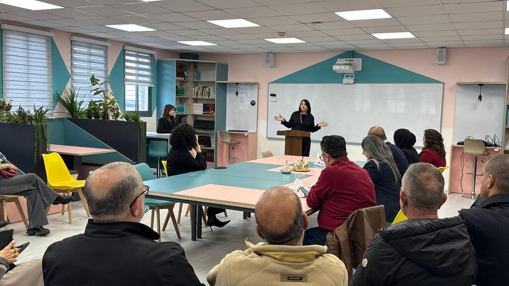 أورنا سمحون تزور المدارس الأهلية في الناصرة