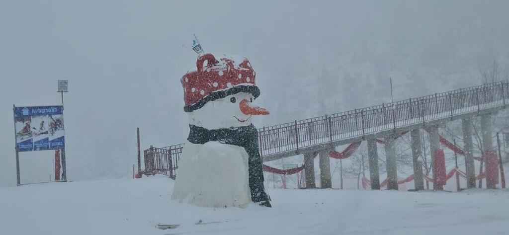 ثلوج على جبل الشيخ (موقع جبل الشيخ) ثلوج على جبل الشيخ