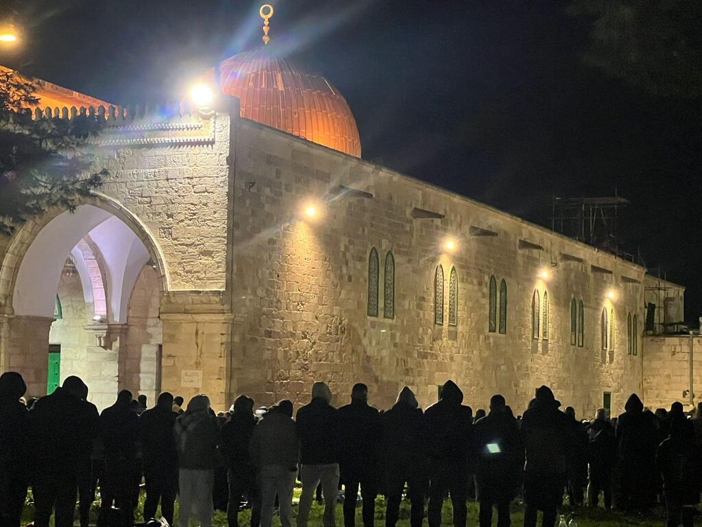 صلاة التراويح في المسجد الأقصى (وفق البند 27 أ لقانون حقوق النشر 2007) صلاة التراويح في المسجد الأقصى