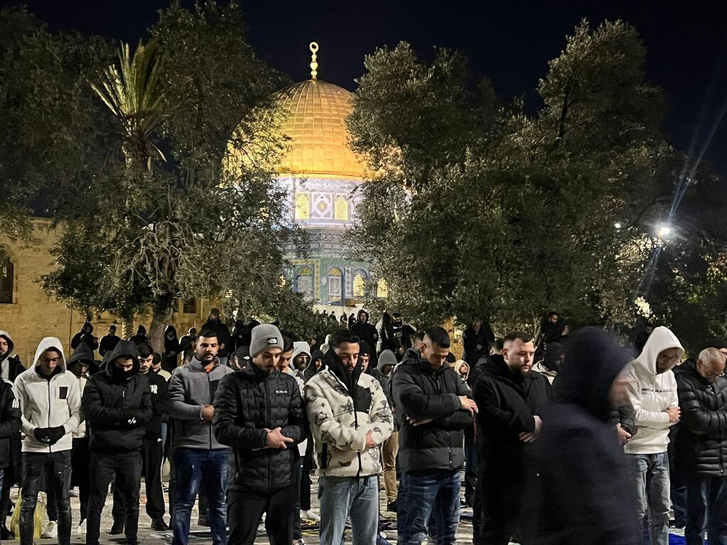 صلاة التراويح في المسجد الأقصى (وفق البند 27 أ لقانون حقوق النشر 2007) صلاة التراويح في المسجد الأقصى