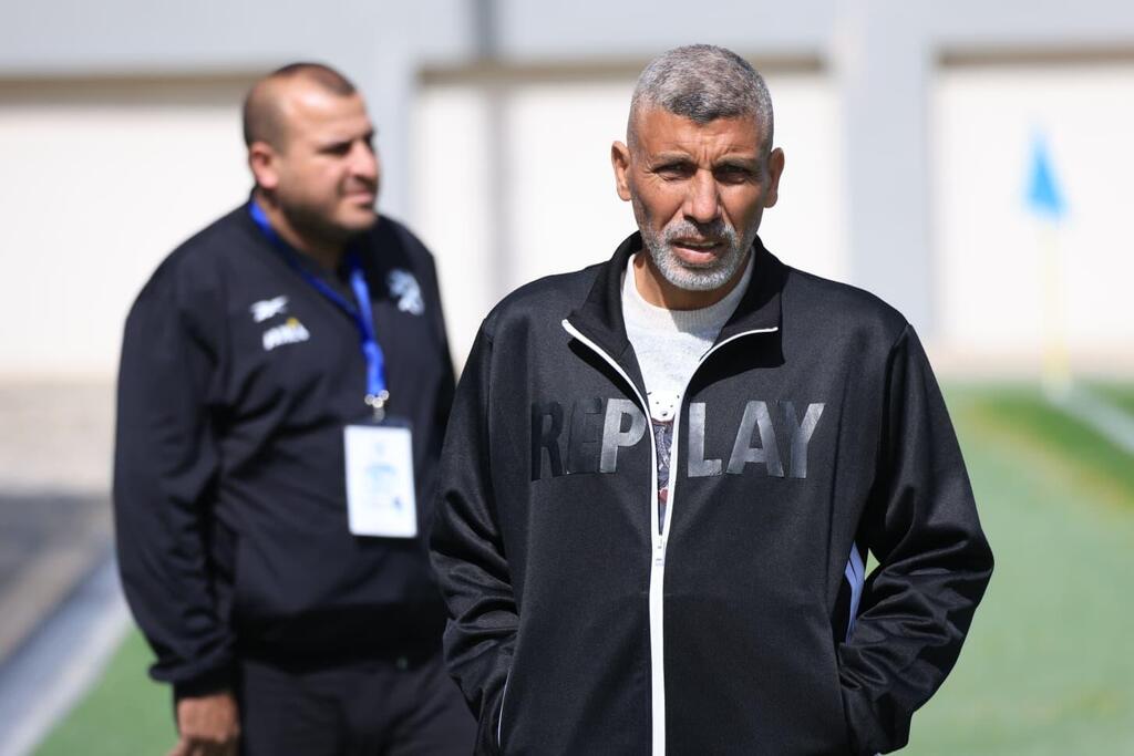 هدف قاتل يُسقط شباب أم الفحم ونافِيه شأنان تُبعده عن حلم القمة (راديو الناس) هدف قاتل يُسقط شباب أم الفحم ونافِيه شأنان تُبعده عن حلم القمة