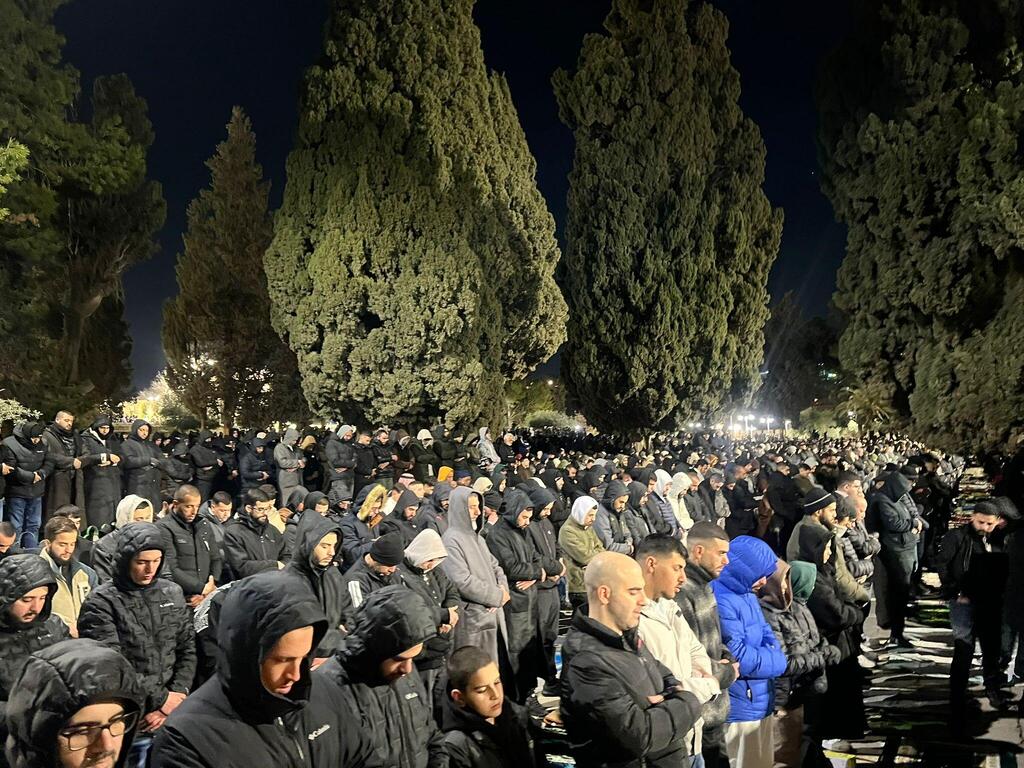 صلاة التراويح في المسجد الأقصى (وفق البند 27 أ لقانون حقوق النشر 2007) صلاة التراويح في المسجد الأقصى