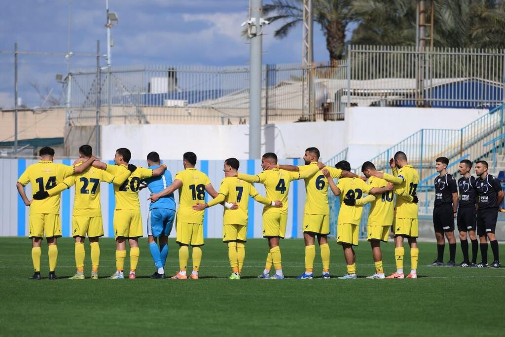 هدف قاتل يُسقط شباب أم الفحم ونافِيه شأنان تُبعده عن حلم القمة (راديو الناس) هدف قاتل يُسقط شباب أم الفحم ونافِيه شأنان تُبعده عن حلم القمة