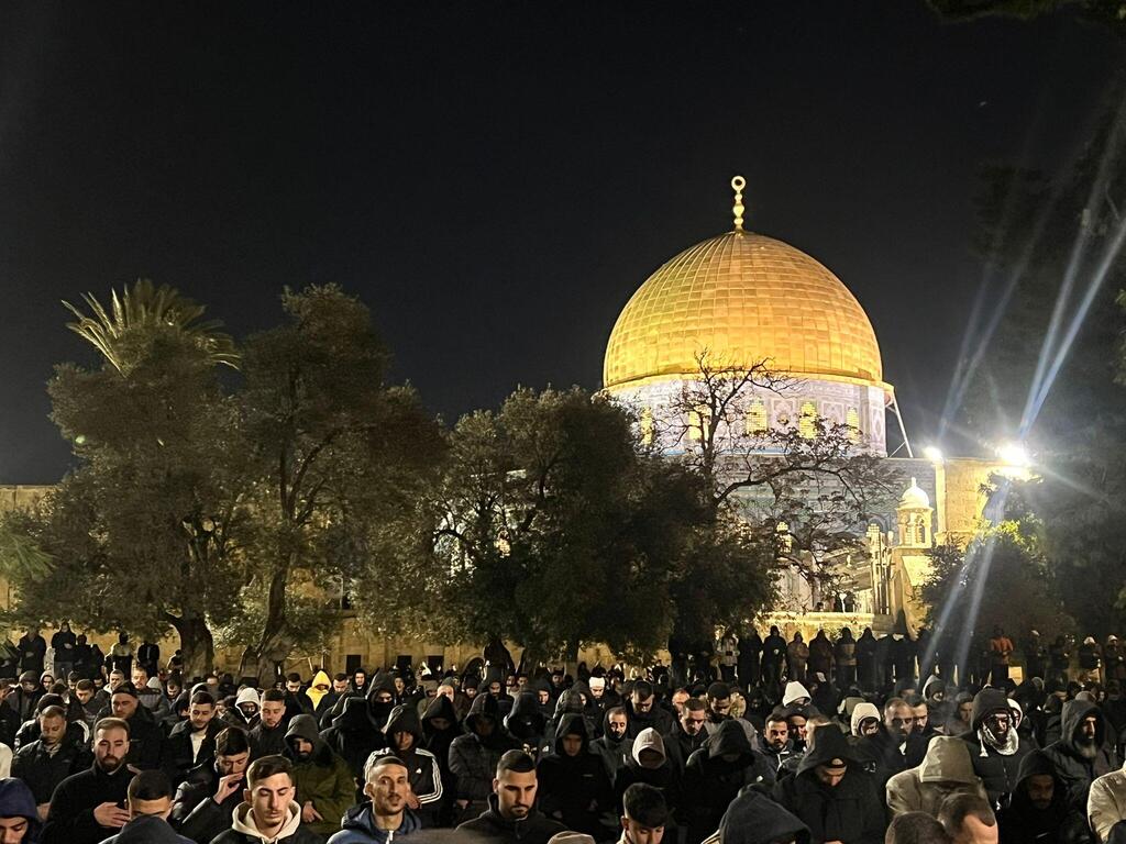 صلاة التراويح في المسجد الأقصى (وفق البند 27 أ لقانون حقوق النشر 2007) صلاة التراويح في المسجد الأقصى