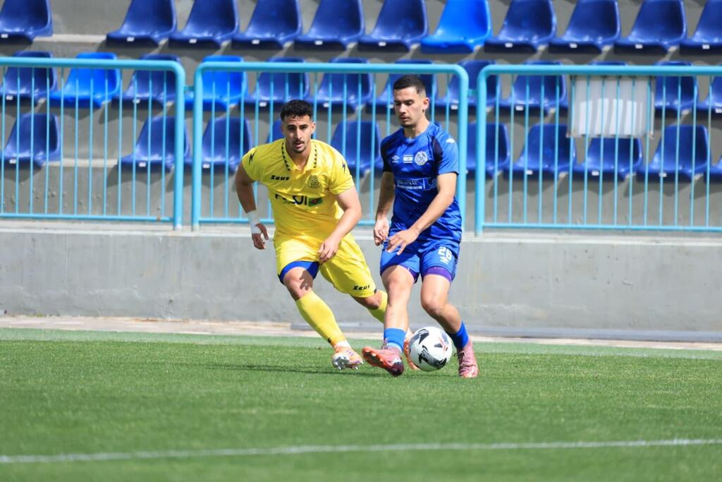 هدف قاتل يُسقط شباب أم الفحم ونافِيه شأنان تُبعده عن حلم القمة (راديو الناس) هدف قاتل يُسقط شباب أم الفحم ونافِيه شأنان تُبعده عن حلم القمة