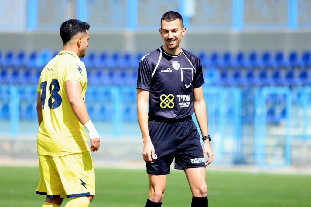 هدف قاتل يُسقط شباب أم الفحم ونافِيه شأنان تُبعده عن حلم القمة (راديو الناس) هدف قاتل يُسقط شباب أم الفحم ونافِيه شأنان تُبعده عن حلم القمة