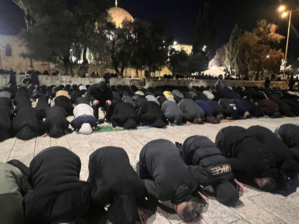 صلاة التراويح في المسجد الأقصى (وفق البند 27 أ لقانون حقوق النشر 2007) صلاة التراويح في المسجد الأقصى