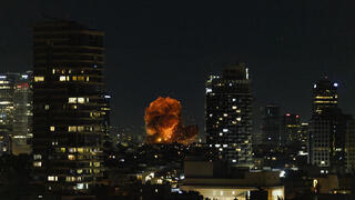 سقوط صواريخ من إيران على تل أبيب