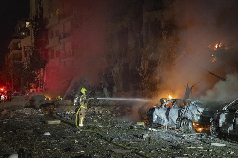 صورة غلاف - قصف ايران على تل ابيب