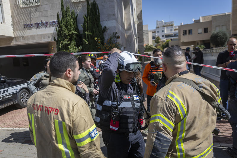 سقوط شظايا في مدينة بيتح تكفا