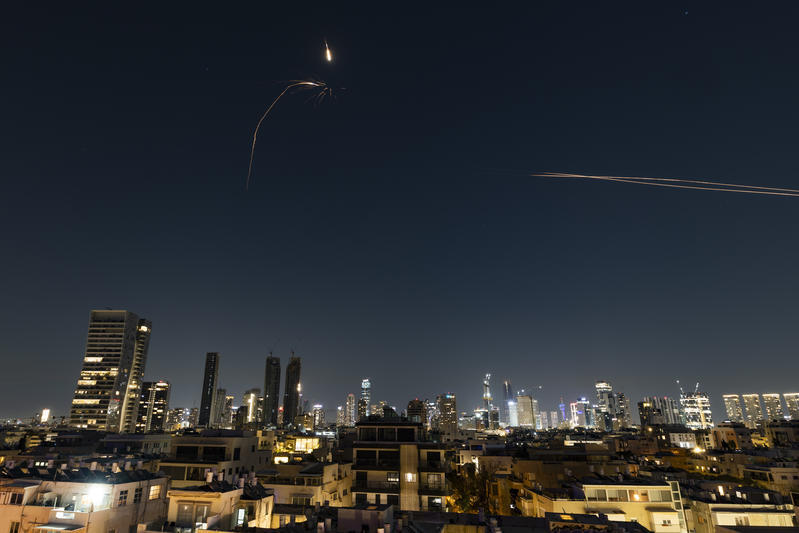 صافرات إنذار في المركز