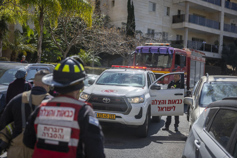 سقوط شظايا في مدينة بيتح تكفا