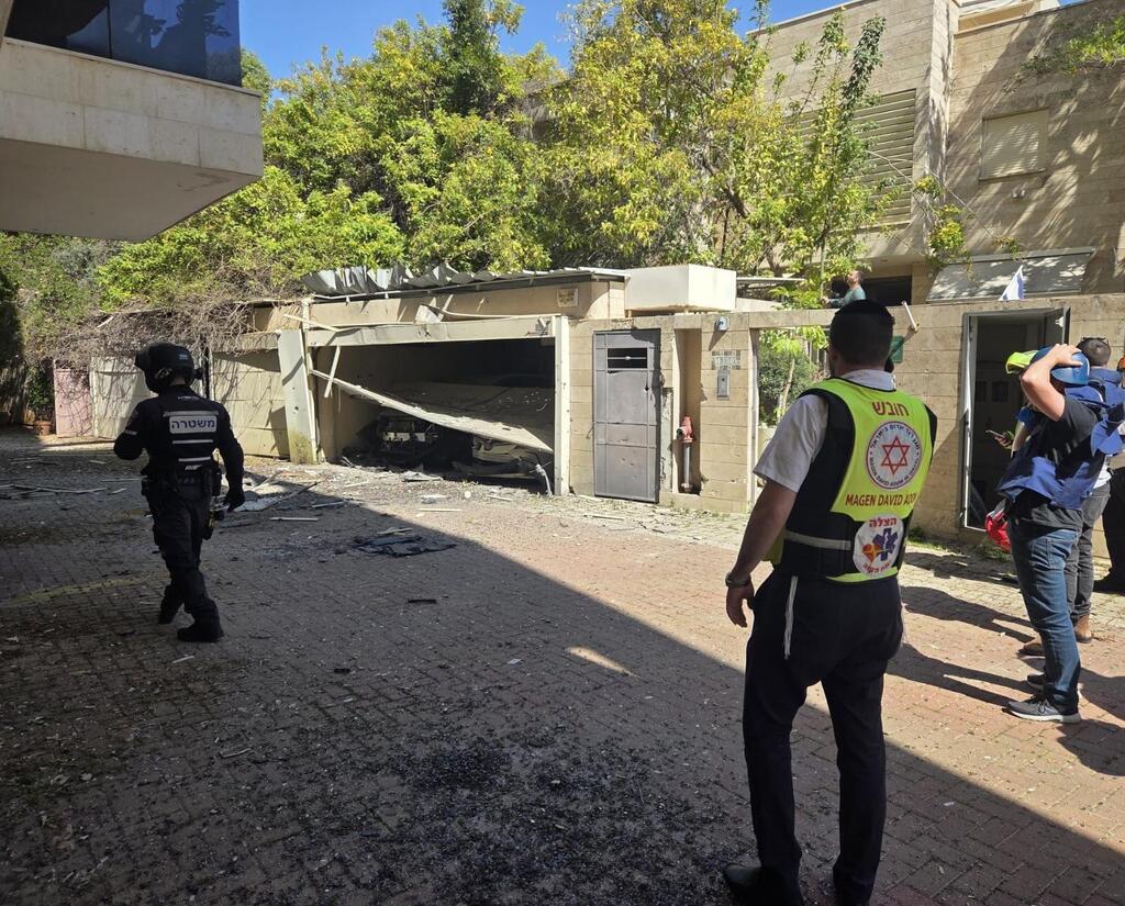 سقوط شظايا في منطقة بيتح تكفا - المركز