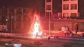 الجيش الإسرائيلي يستهدف سيارة على أوتستراد الأسد في ضاحية بيروت وأنباء عن اغتيال مسؤول