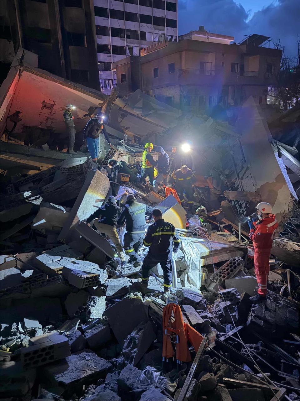 غارات على أهداف بمديني صور جنوبي لبنان (وفق البند 27 أ) غارات على أهداف بمديني صور جنوبي لبنان