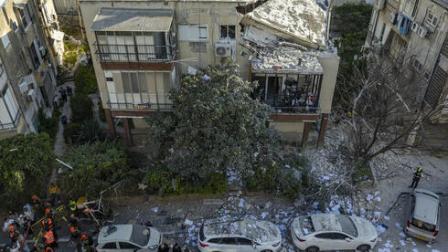 سقوط شظايا صواريخ من إيران في بني براك 