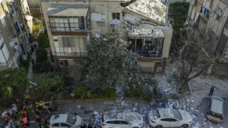 سقوط شظايا صواريخ من إيران في بني براك 