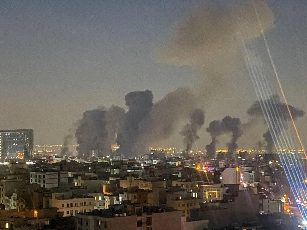 غارات عنيفة على عدد من الأهداف في العاصمة الإيرانية طهران