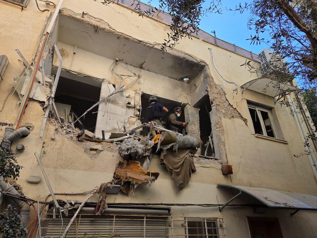 أضرار جسيمة جراء رشقة صاروخية من إيران (سلطة الإطفاء) أضرار جسيمة جراء رشقة صاروخية من إيران