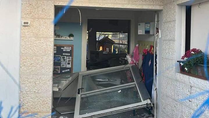 وسط البلاد: أضرار  جراء الرشقة الصاروخية الأخيرة من لبنان