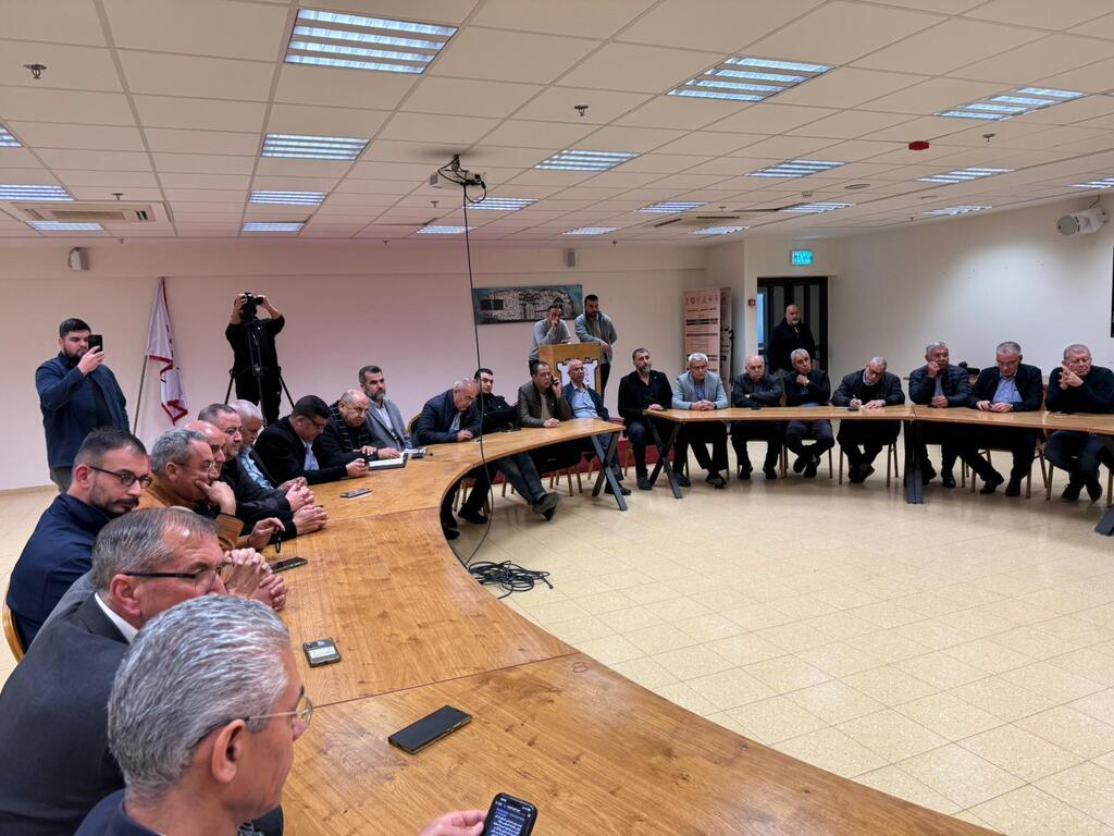 اجتماع لجنة المتابعة في بلدية عرابة 