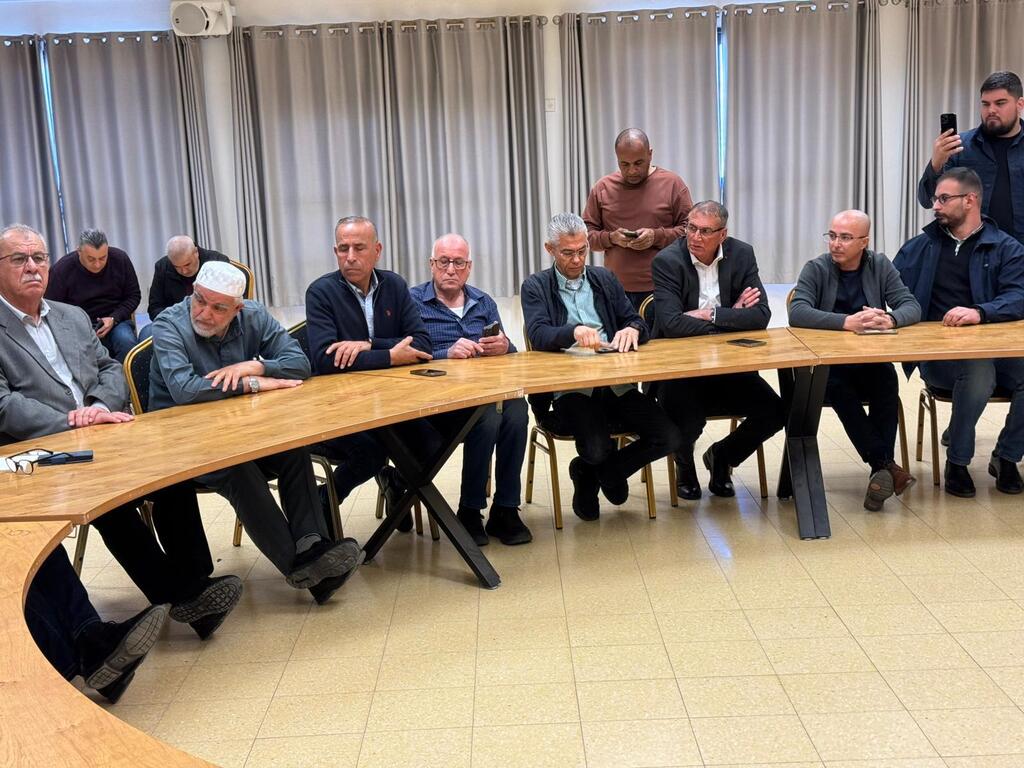 اجتماع لجنة المتابعة في بلدية عرابة 