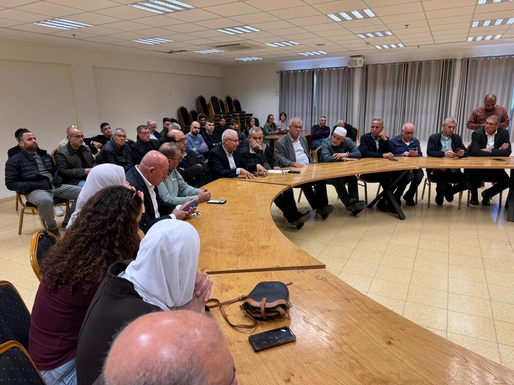 اجتماع لجنة المتابعة في بلدية عرابة 