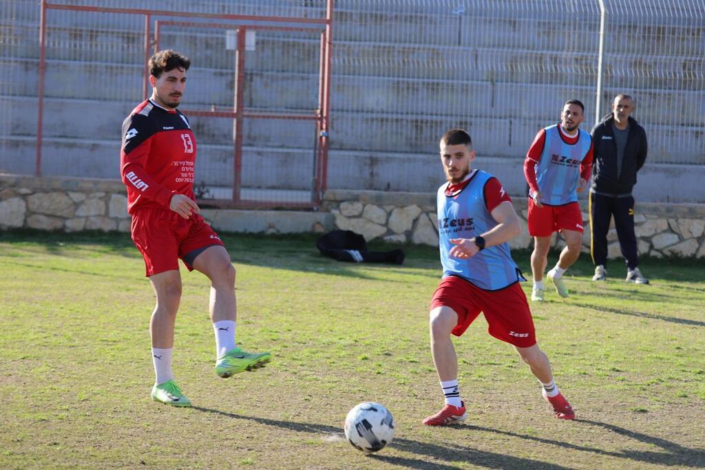 أبناء مصمص يعودون إلى العشب الأخضر