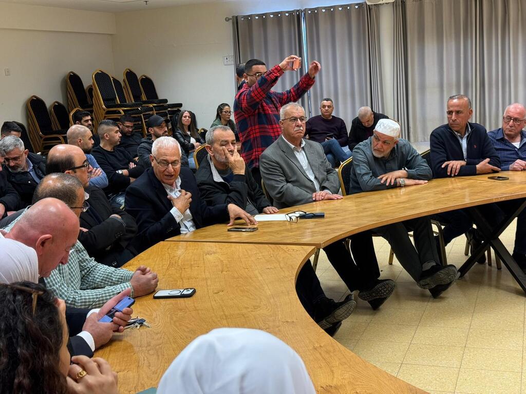 اجتماع لجنة المتابعة في بلدية عرابة 