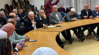 اجتماع لجنة المتابعة في بلدية عرابة 