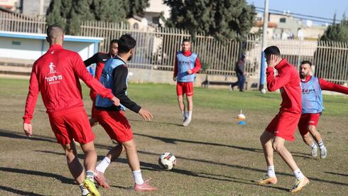 أبناء مصمص يعودون إلى العشب الأخضر رغم صفارات الإنذار