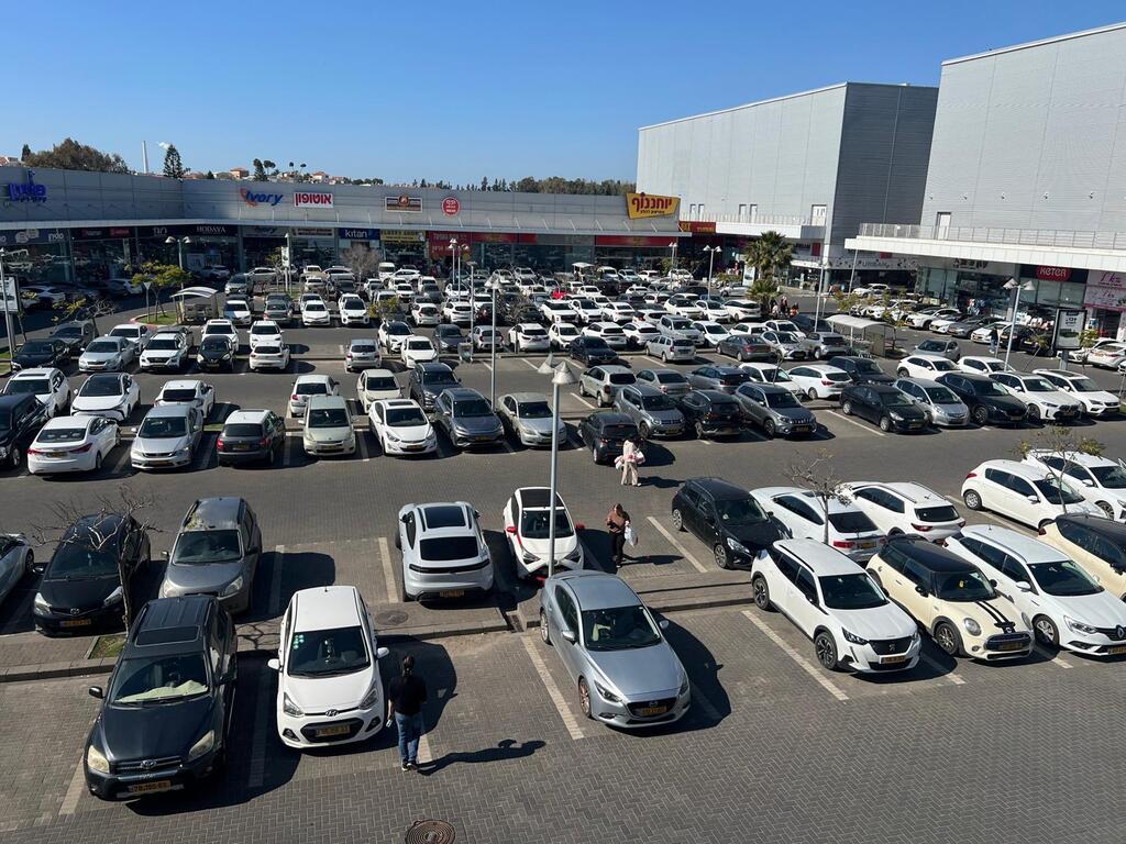 صافرات الإنذار تُربك المتسوقين في المراكز التجارية (راديو الناس) صافرات الإنذار تُربك المتسوقين في المراكز التجارية