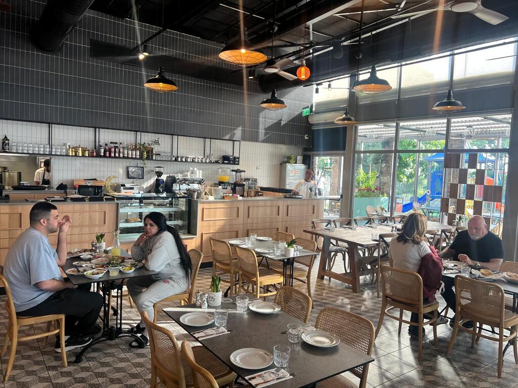 صافرات الإنذار تُربك المتسوقين في المراكز التجارية (راديو الناس) صافرات الإنذار تُربك المتسوقين في المراكز التجارية