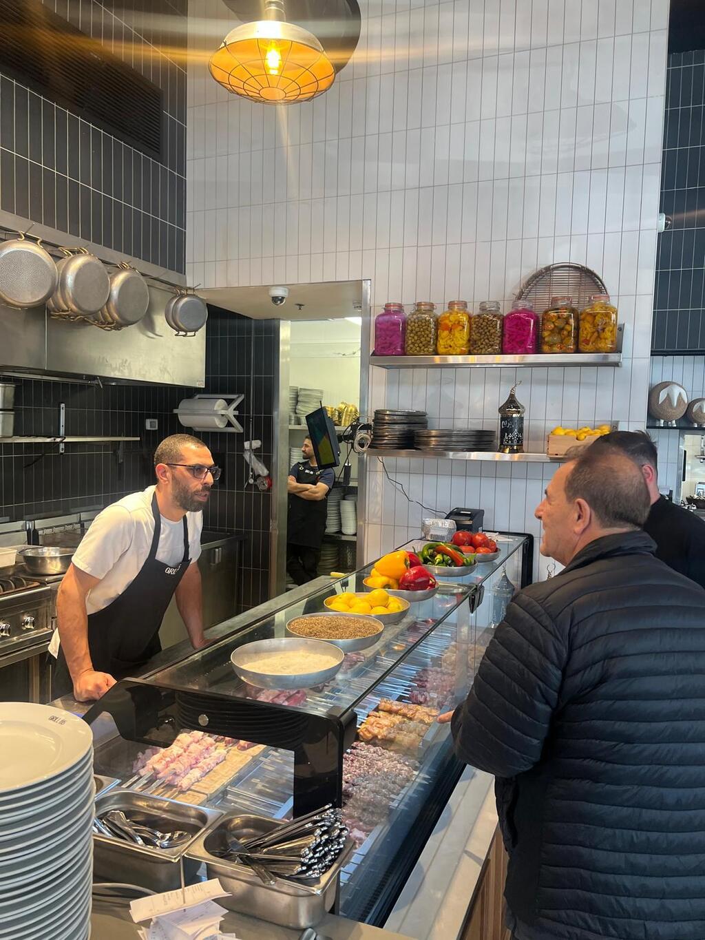 صافرات الإنذار تُربك المتسوقين في المراكز التجارية (راديو الناس) صافرات الإنذار تُربك المتسوقين في المراكز التجارية