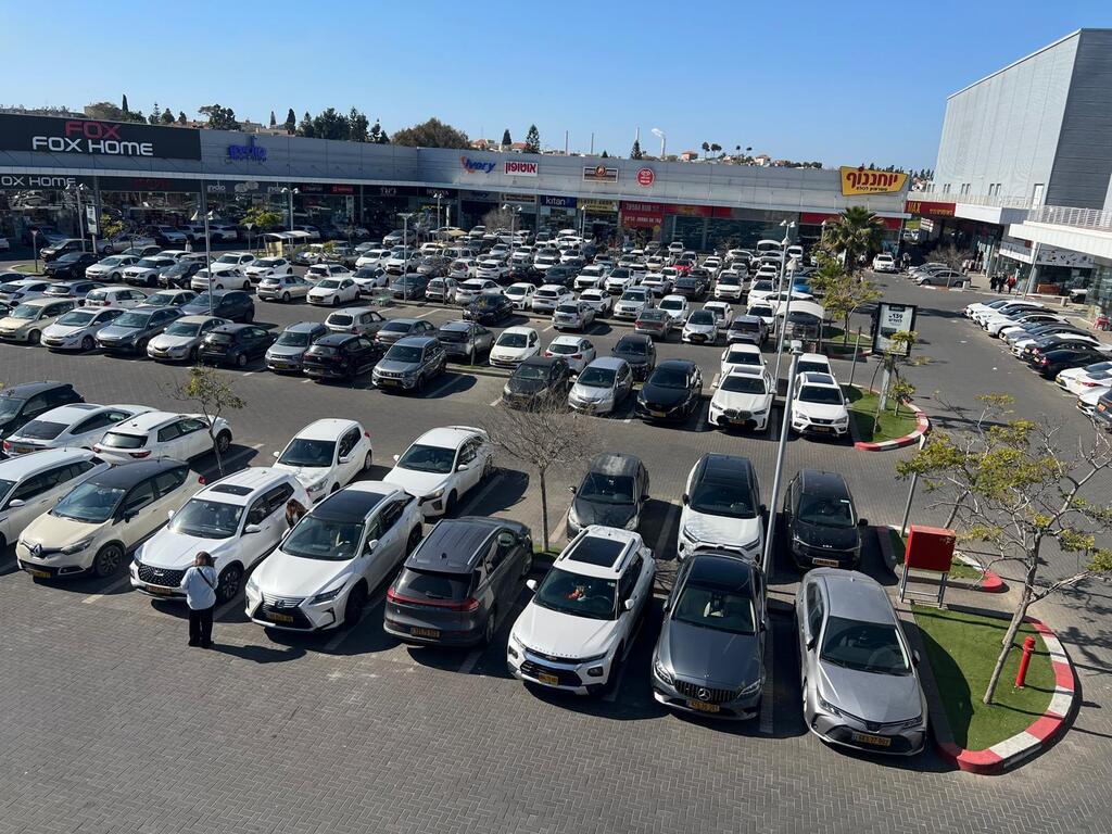 صافرات الإنذار تُربك المتسوقين في المراكز التجارية (راديو الناس) صافرات الإنذار تُربك المتسوقين في المراكز التجارية