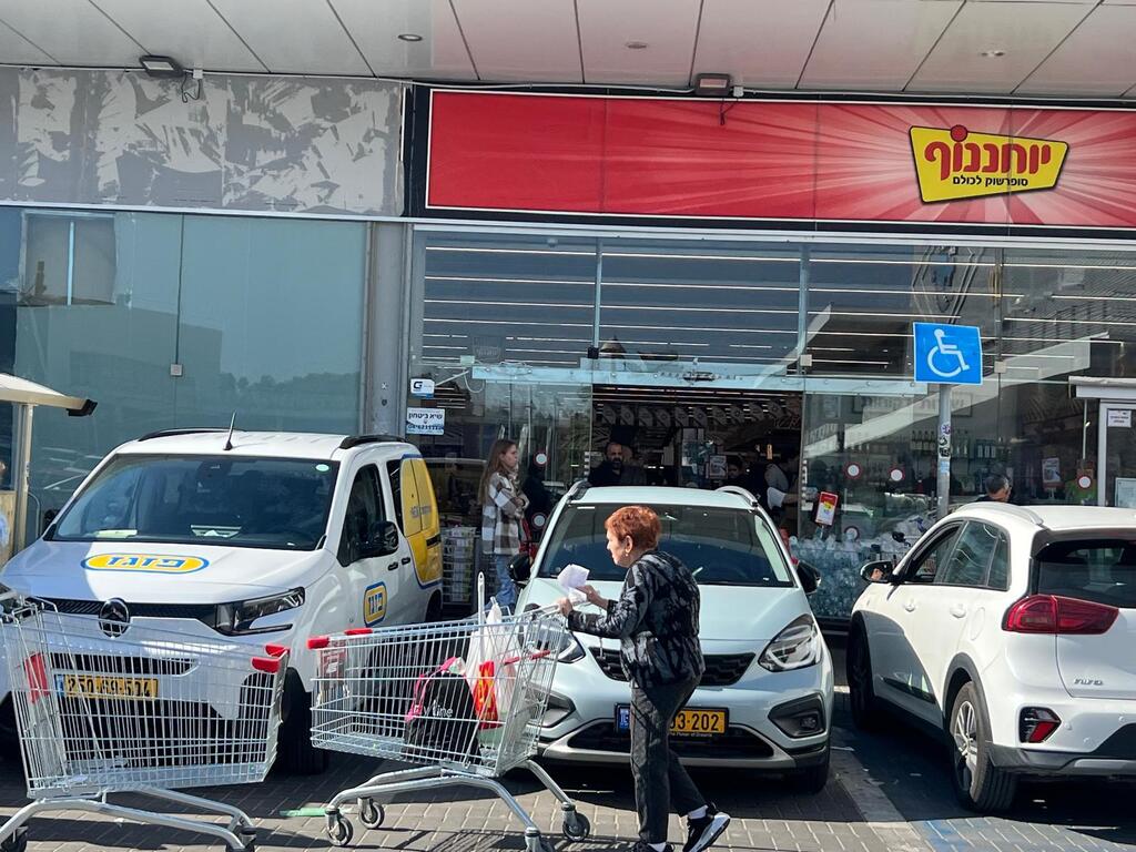 صافرات الإنذار تُربك المتسوقين في المراكز التجارية (راديو الناس) صافرات الإنذار تُربك المتسوقين في المراكز التجارية