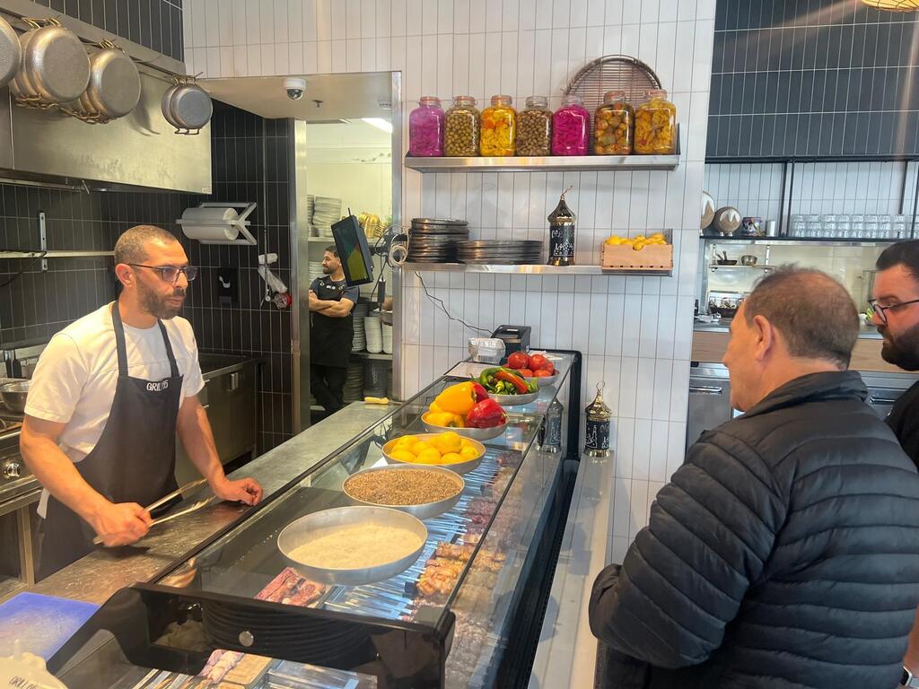 صافرات الإنذار تُربك المتسوقين في المراكز التجارية (راديو الناس) صافرات الإنذار تُربك المتسوقين في المراكز التجارية