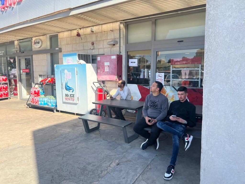 صافرات الإنذار تُربك المتسوقين في المراكز التجارية (راديو الناس) صافرات الإنذار تُربك المتسوقين في المراكز التجارية