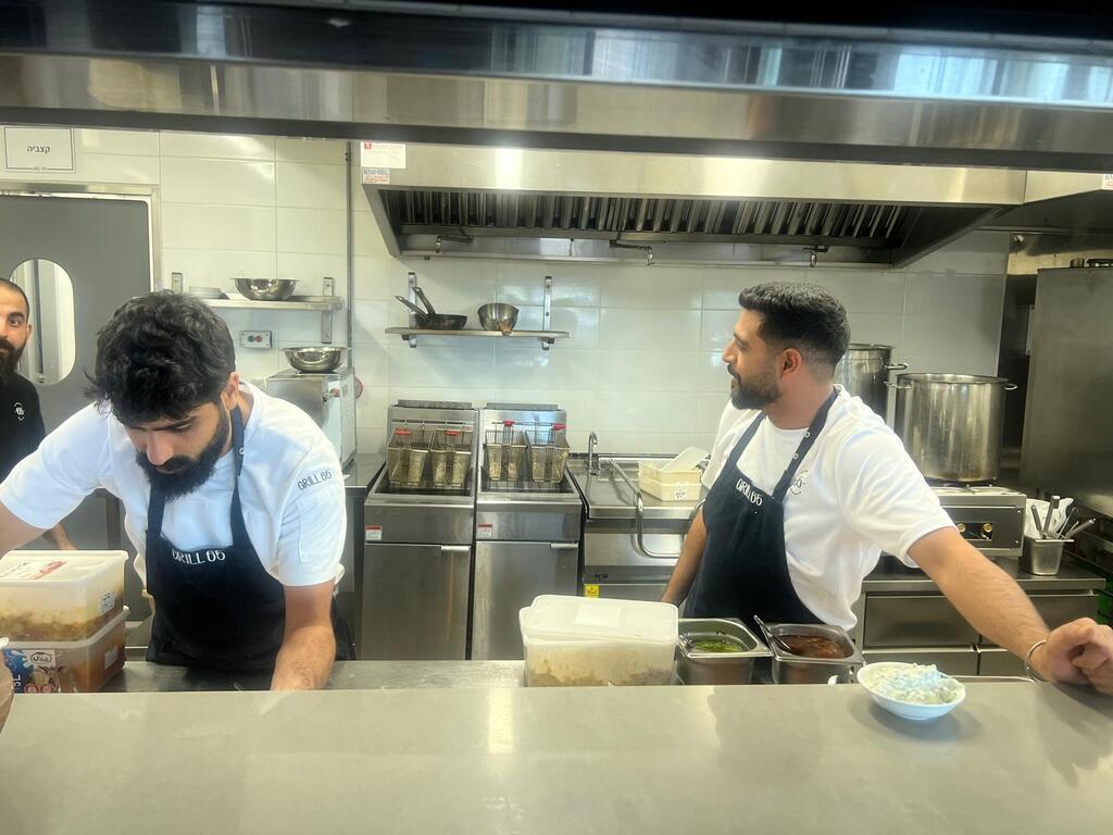 صافرات الإنذار تُربك المتسوقين في المراكز التجارية (راديو الناس) صافرات الإنذار تُربك المتسوقين في المراكز التجارية