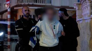 اعتقال شاب من اللد بشبهة رشّ علم فلسطين على مبنى البلدية  