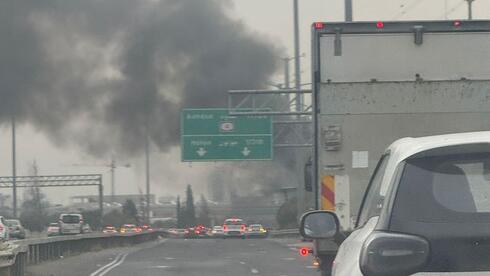 سقوط شظايا بمنطقة مفتوحة في منطقة تل أبيب واندلاع حريق دون تبليغ عن وقوع إصابات