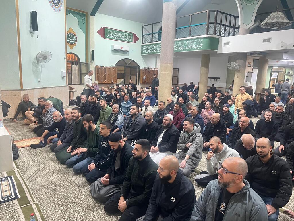 تراويح تحت صفارات الإنذار والقصف في عرعرة (راديو الناس) تراويح تحت صفارات الإنذار والقصف في عرعرة