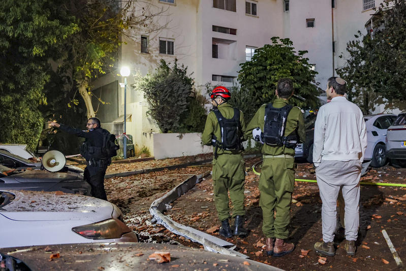 أضرار في مركز البلاد إثر هجوم صاروخي من إيران